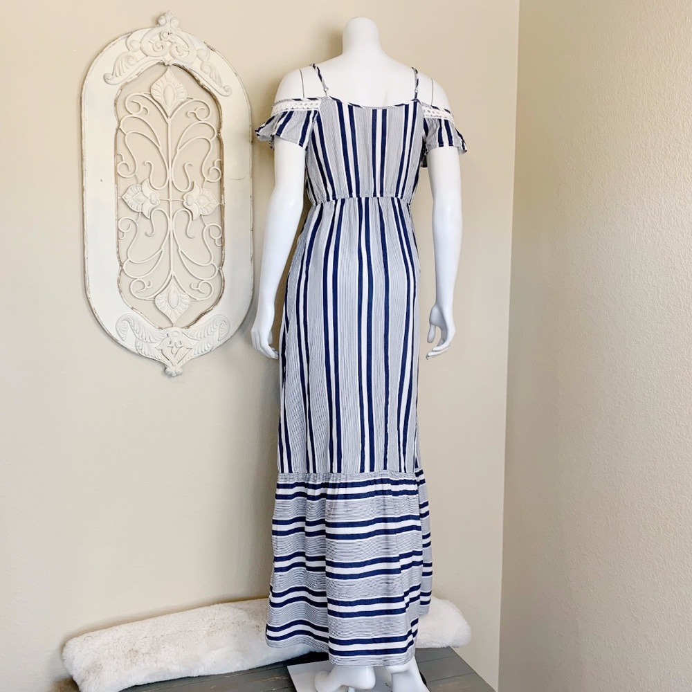 ❌SOLD❌ Pink blush | Blue and White Striped Maxi Dress | Size: S - Picture 6 of 9